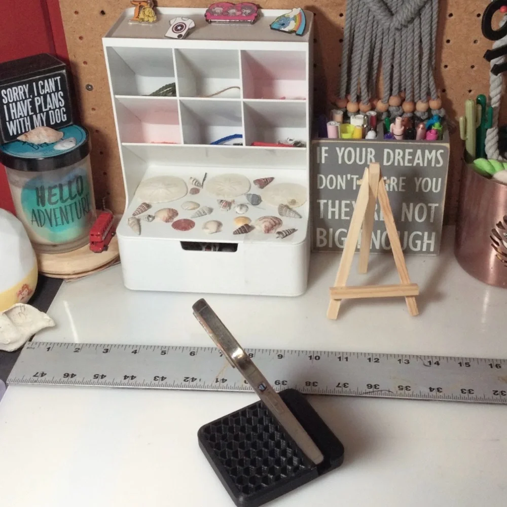 3D Printed Black Phone Stand